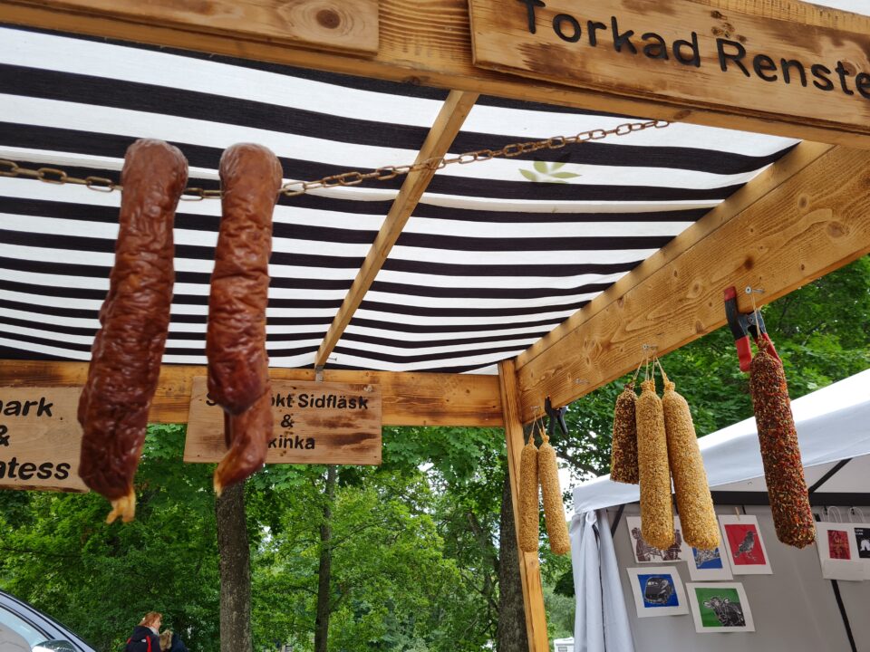 Av lamm, gris och kor gör vi korv av olika slag!